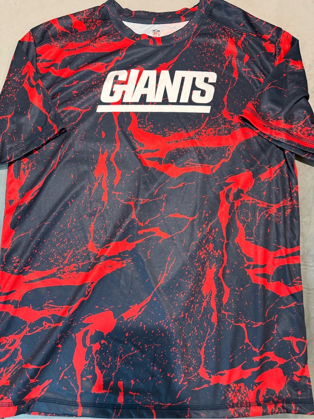 NFL GIANTS Short Sleeve Tee in Navy with Red Splash